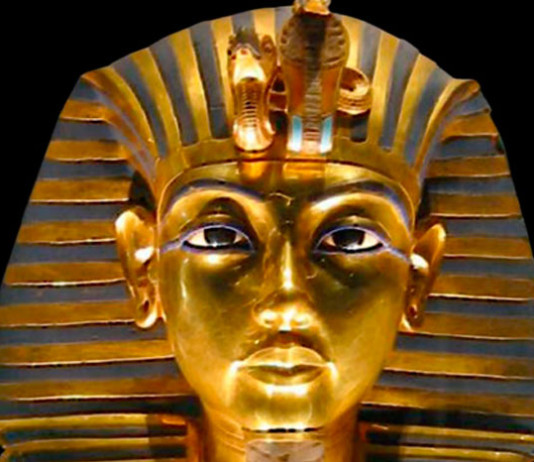 Погребальная маска Тутанхамона предназначалась для Нефертити