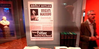 Названа дата переиздания «Майн Кампф»