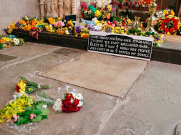 Археологи подтвердили гипотезу о краже черепа Шекспира