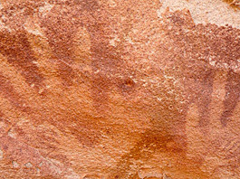 Ручки младенцев на первобытных фресках оказались лапками рептилий