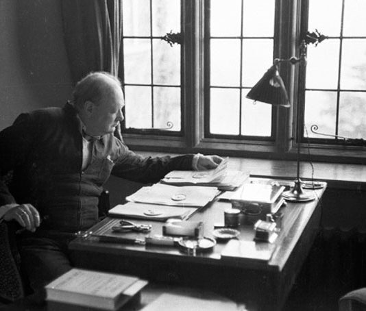 Учёные нашли эссе Уинстона Черчилля о существовании внеземной жизни